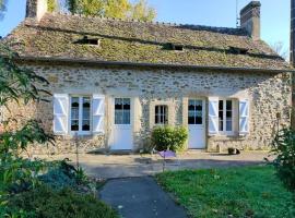 "Rêves de Gamins", Chambre de droite, 4 couchages dans gîte de campagne "La Camusière", proche du Pôle Européen et du circuit des 24h, hotel sa Champagné