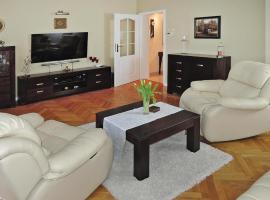 Terraced House near Baltic Sea & Wolinski Park, hôtel à Międzyzdroje