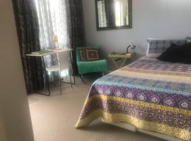 Cosy Caversham Retreat, жилье с кухней в Данидине