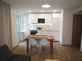 Juodrakantė & Neringa apartment, готель з парковкою у місті Юодкранте