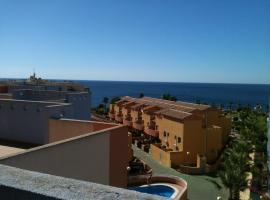 Luxurious 2 bedroom apartment near Cabo Roig strip, hotel u gradu 'Playas de Orihuela'