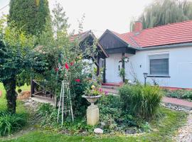 No&eacute; B&aacute;rk&aacute;ja Vend&eacute;gh&aacute;z, hotel com piscina em Nagyr&aacute;kos