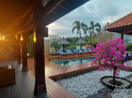 Bale Solah Lombok Holiday Resort، منتجع في سينغيغي