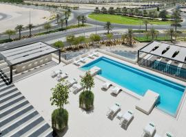Holiday Inn Dubai Al-Maktoum Airport, an IHG Hotel、ドバイのホテル