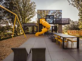 Kindadom - Maison pour vacances insolites et inoubliables en Belgique, casa de temporada em Montzen