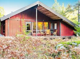 Holiday home HOLMSJÖ II, accommodation in Troxhult