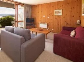 Seeblick 3 - 1BR Lakefront Apartment l Central Location l Off Street Parking