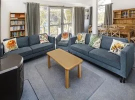 Matilda - 3BR Home l Central Location l Amazing Lake Views l WiFi l BBQ