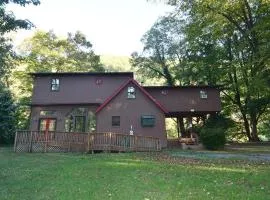 River Time Cabin - Riverfront, Hot Tub, Screen Porch, Fishing, Games, View, 3 King Beds