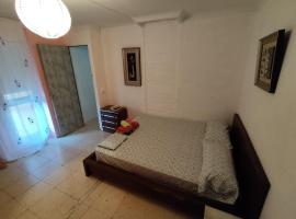 Habitaciones cerca del mar, guest house in Reus
