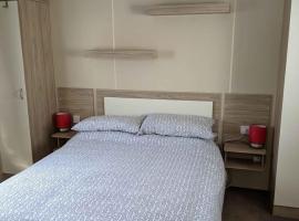 Cozy Holiday Home in Anderby Creek, hotell i Anderby