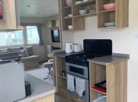 Whitstable, DP42, 2 bed park home, Alberta Holiday Park, apartment in Whitstable