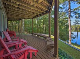 Lakefront Home with Dock, Kayaks and Paddle Boards!, villa en Hot Springs