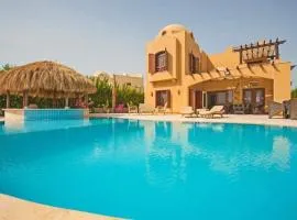 Y 140 wast golf heated private pool