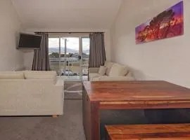 Parkwood 6 - 2BR Split Lvl Apartment l Spa Bath l BBQ l Central Location