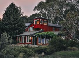 Edzell Stunning Waterfront Home, feriehus i Jindabyne