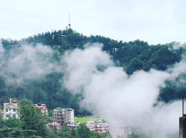 Shimla Pines Homestay, golfový hotel v destinaci Šimla