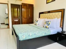 BluO Studio Defence Colony Mkt - Kitchen, Balcony