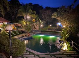 Villa Dlina Janda Baik: Bentong şehrinde bir havuzlu otel