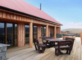 Red Kite & Osprey Lodges, מלון ידידותי לחיות מחמד בRhilochan