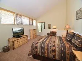 St Anton Courtyard View 2-Bedroom Condo with full kitchen