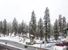 St Anton Street View 2-Bedroom Condo with full kitchen