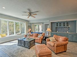 Lake Keowee Condo with Balcony, Community Perks, parkimisega hotell sihtkohas Salem