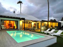 Villa Vista del Mar - Oceanfront Luxury with Private Pool, golf hotel in Costa Teguise