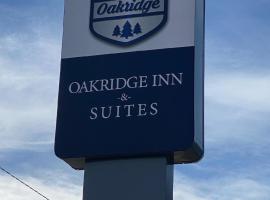 Oakridge Inn & Suites, hotel con estacionamiento en Oakridge