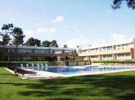 Barca House - Nature - Golf - Pool & Beach, golf hotel in Esposende