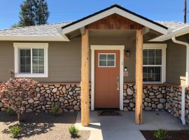 Riverside Cabin 1, ξενοδοχείο σε Grants Pass