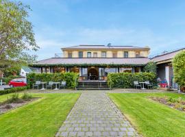 The Grand Hotel & Bar - Akaroa