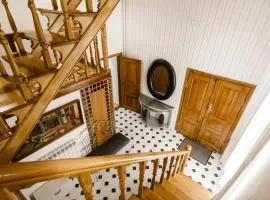 Katerynynska Street 3-bedrooms Apartment