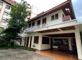 Chan Home Villa, affittacamere a Bangkok