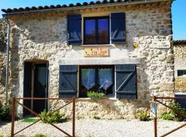 Au Village