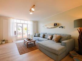 Cooles Ferienhaus HAFF COAST im Surfer-Style in Scharbeutz - Haffkrug, hotel in Scharbeutz
