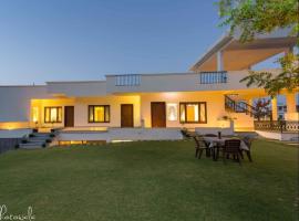 Devraj Villa-A Luxury Homestay with Pool, hôtel à Udaipur