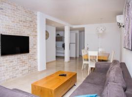 Apartments4you Etsel, hotel cerca de Parque de atracciones Superland, Bat Yam