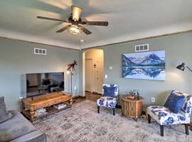 Comfy and Cozy Kalispell Home Walk to Downtown, hotel conveniente a Kalispell