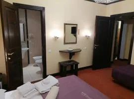 Chalet Zolota Pidkova & River