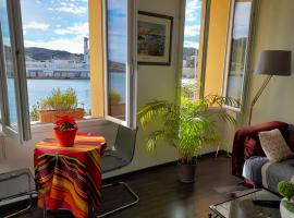 Appartement La Méditerranée vue sur Mer plein soleil 3 climatisations réversibles, appartamento a Port-Vendres