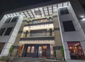 Royaute Luxury Hotel Sialkot, hotel v destinácii Sialkot