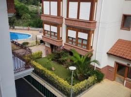 Entre playas, hotel with parking in Noja