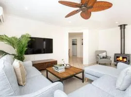 Delamere - Pet Friendly with Fireplace & Firepit