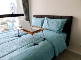 Luxury One Bedroom - Digital Nomad Friendly Condo, appartamento a Bangkok