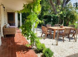 Clonmara Country House and Cottages, chalé em Port Fairy