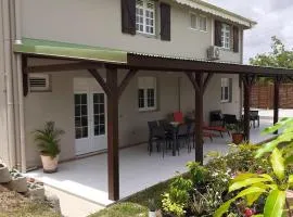 Appartement charmant, Saint-Esprit, 40 m², vue sur la montagne.