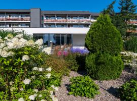 Ośrodek Wypoczynkowo-Rehabilitacyjny "Bryza", spa hotel in Dźwirzyno