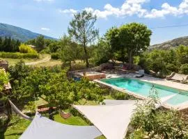 Villa charmante à Vauvenargues avec piscine privée et jardin