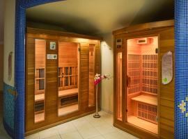 Kristály Hotel, готель у місті Кестхей